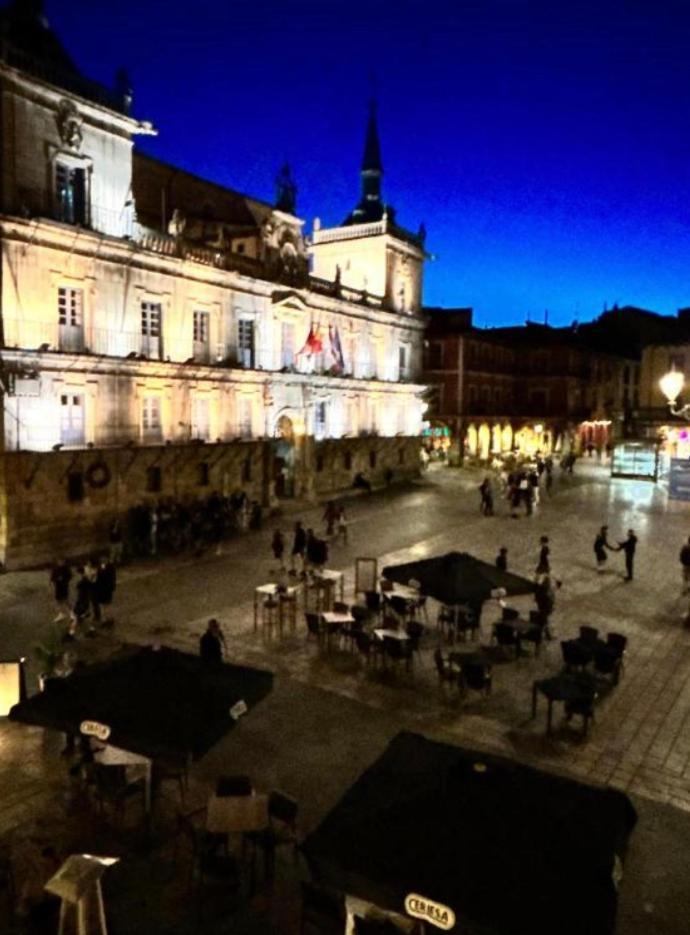 Arquitecto De La Vida- Plaza Mayor León Exterior foto