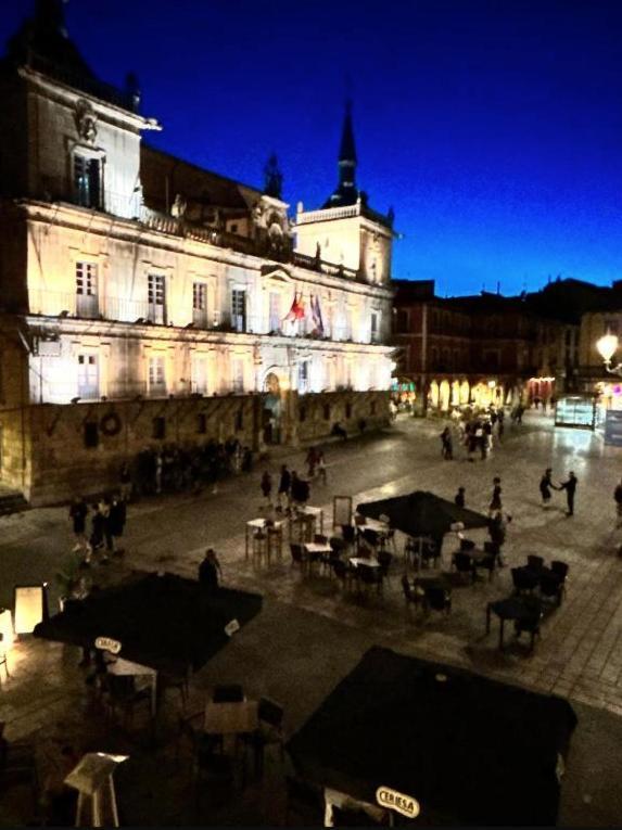 Arquitecto De La Vida- Plaza Mayor León Exterior foto
