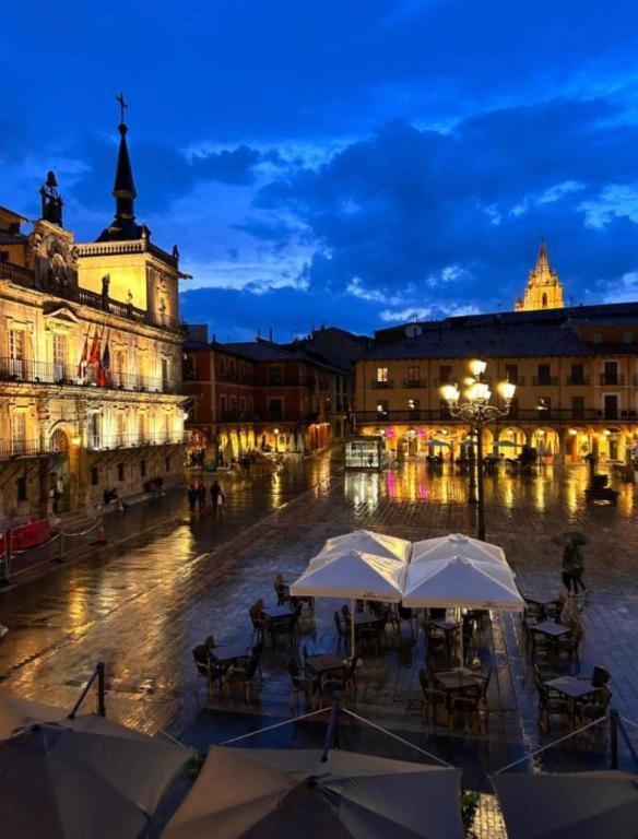 Arquitecto De La Vida- Plaza Mayor León Exterior foto