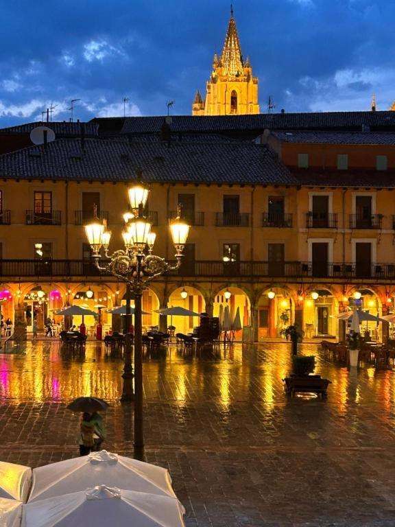 Arquitecto De La Vida- Plaza Mayor León Exterior foto